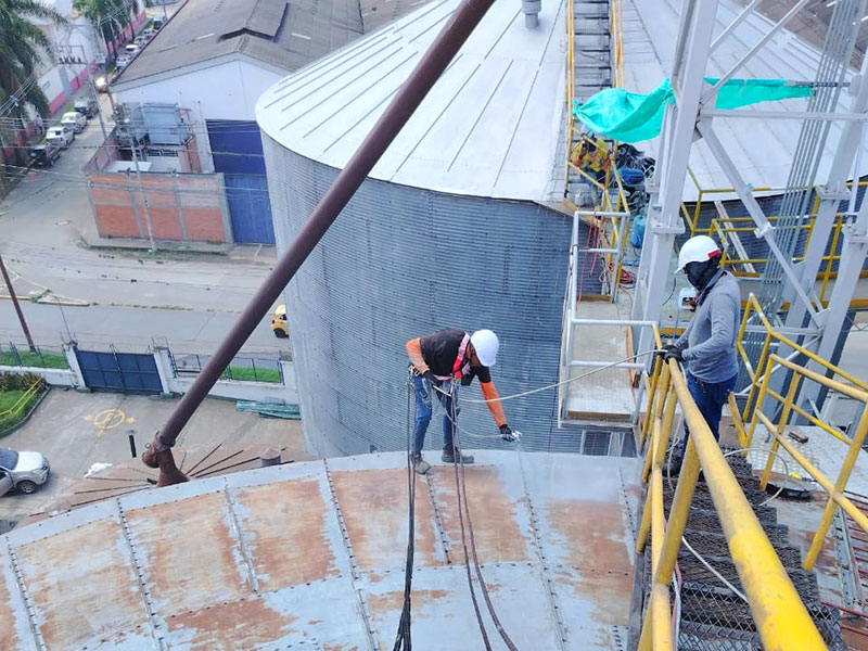 aplicacion-pintura-industrial-arquitectonica-02